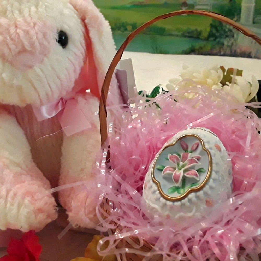 VINTAGE  LENOX 1990 LIMITED EDITION PORCELAIN EGG